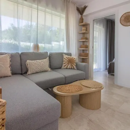 Apartment Stunning In Pittulongu With Pool *