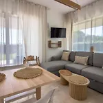 Guesthost - Stunning In Pittulongu With Pool אולביה