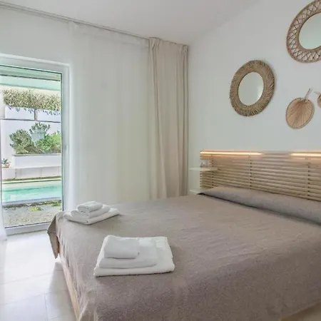 Stunning In Pittulongu With Pool Апартаменти Ольбія