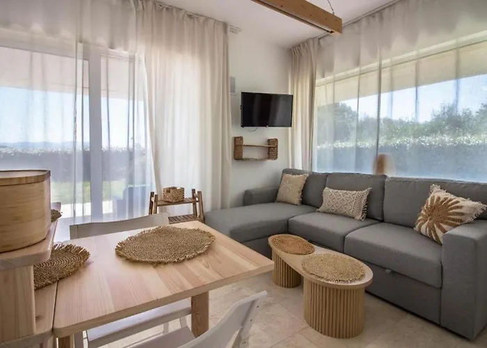 Guesthost - Stunning In Pittulongu With Pool אולביה